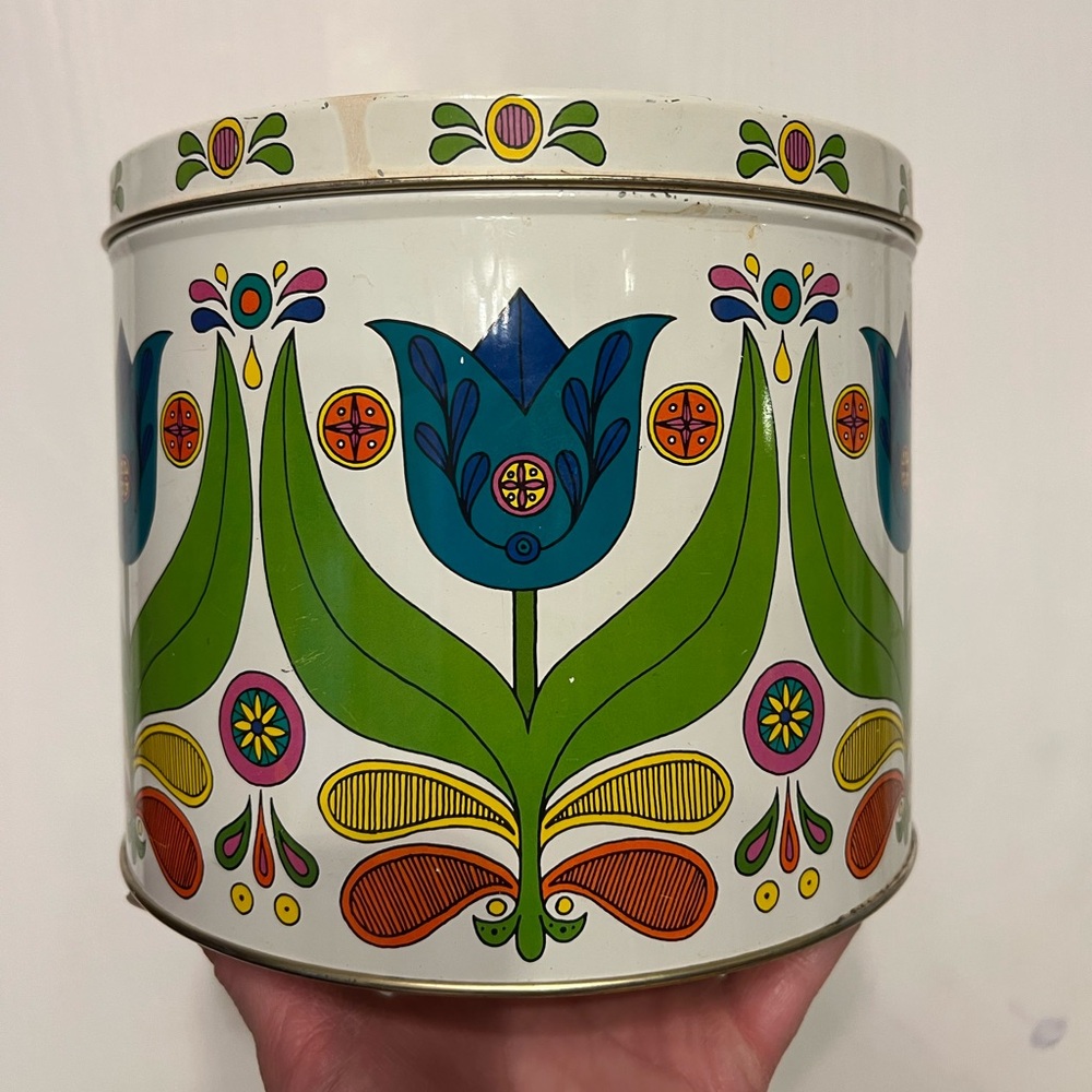 Vintage Mod Retro Bisquick Tin Canister